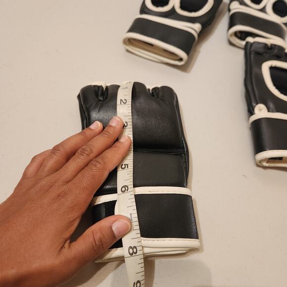 Lot Of 2 Youth Sz Large Black Universal Training Gloves MMA Grappling Striking - Picture 5 of 8